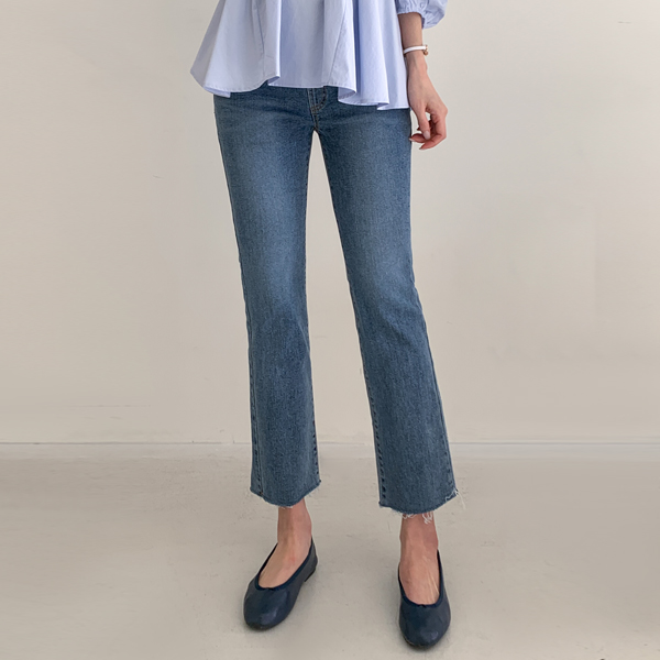 Maternity*Great straight cut maternity jeans