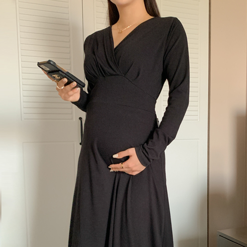 Maternity*D-line winged long-sleeve maternity dress (possible for maternity shoot/breastfeeding)