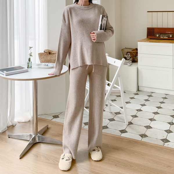 Early to mid-career mom*loose ribbed knit top and bottom set 