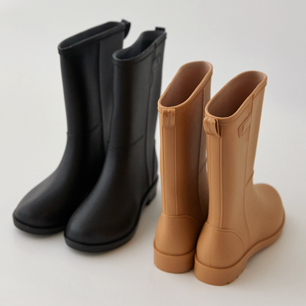 Rainy season essential mid-rain boots
