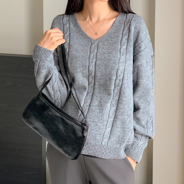 Maternity*Wool cable V-neck knit (contains 10% cash wool)
