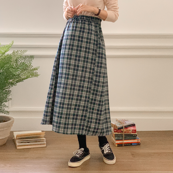 Early and mid-career mom*brand check banding skirt