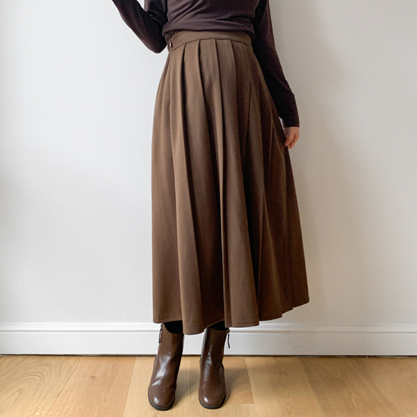 Early and mid-career mom*Wool pleated back banding skirt