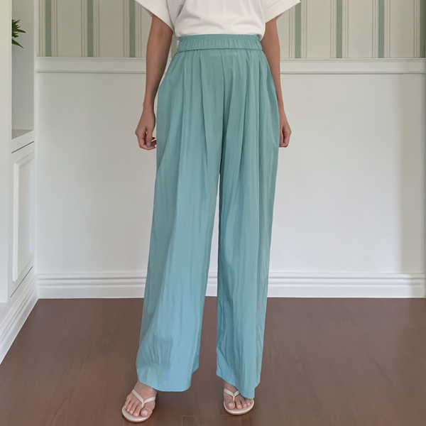 Early and mid-career mom*real pin tuck wide banding pants