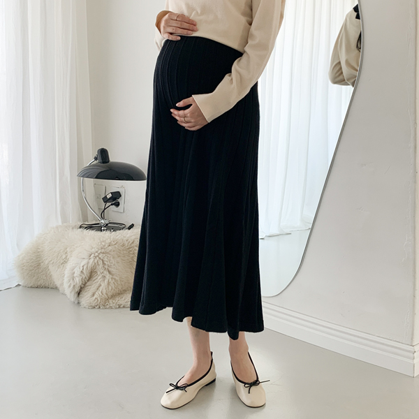 Elementary and mid-career mom*Lily cozy pleated knit skirt