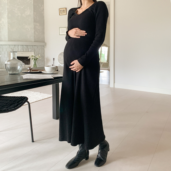 Maternity*line ribbed long sleeve maternity dress