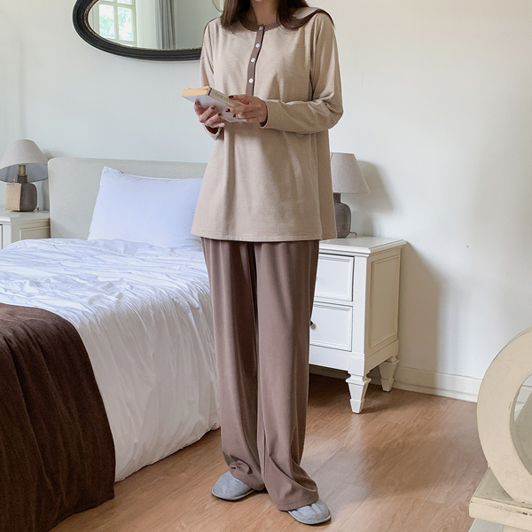 <b>[Limited-time discount]</b> Nursing clothes* Fluffy and warm peach nursing set