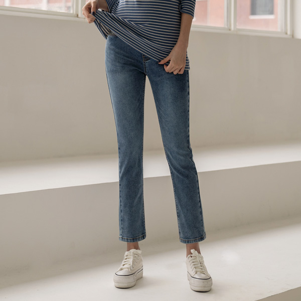 Maternity*Very pretty slim straight maternity jeans