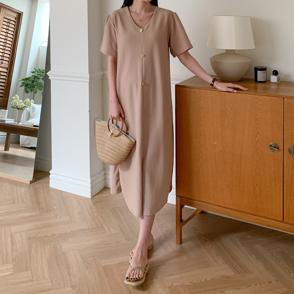 Maternity*Wrinkle-free gold button maternity dress