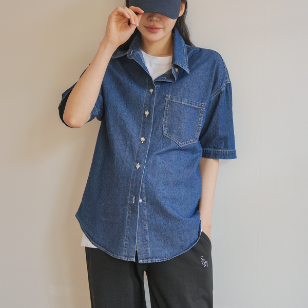 Maternity*Low pocket short sleeve denim shirt