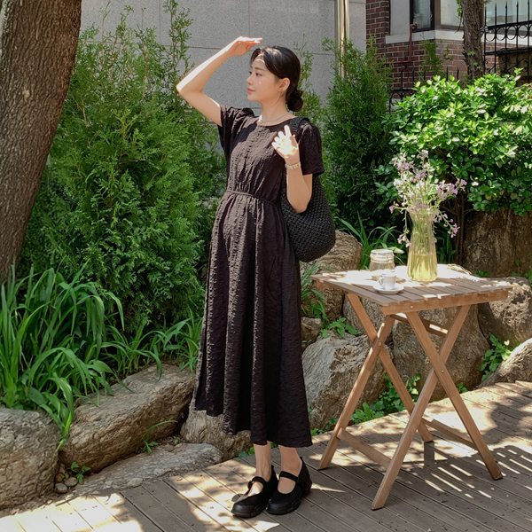 Maternity*Embroidered back button banding maternity dress