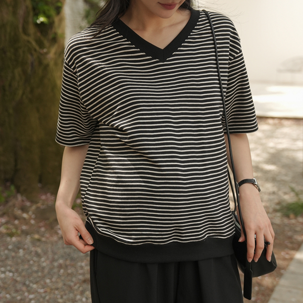 Maternity*Single V-neck color block maternity t-shirt