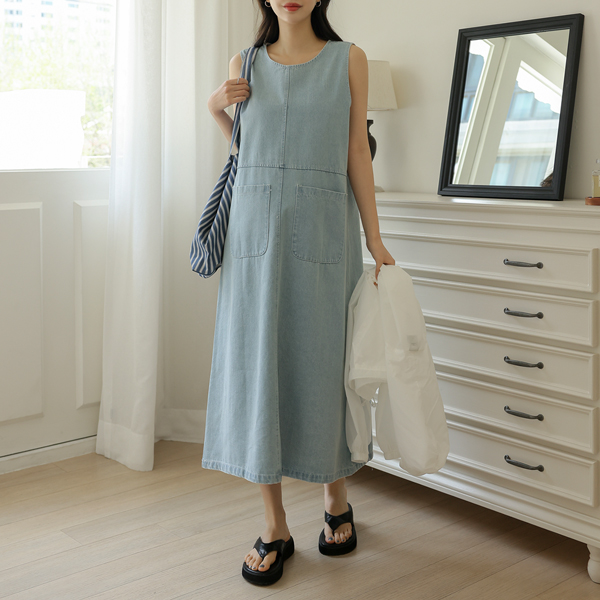 Maternity*Light denim pocket long maternity dress