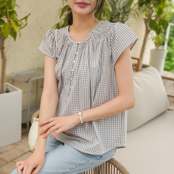 Maternity*High-necked half-open cap sleeve blouse