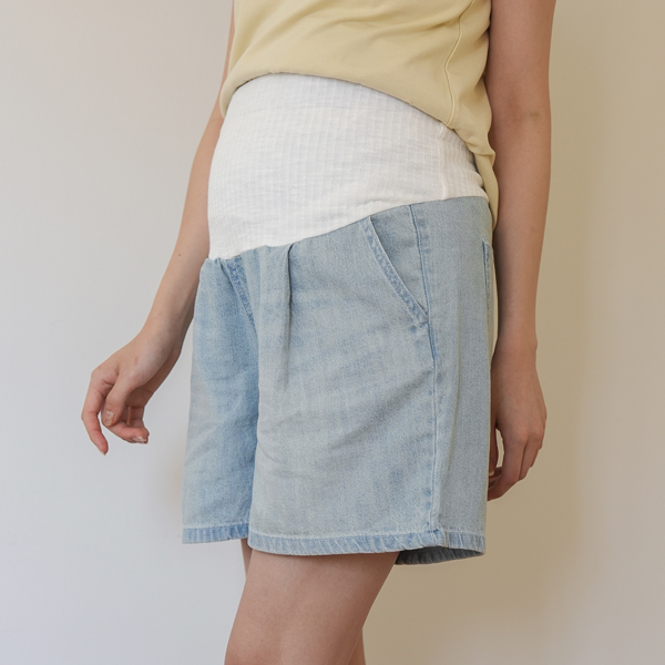 Maternity*Light blue pin tuck maternity jeans shorts