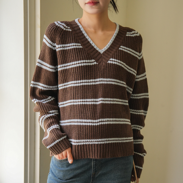 Maternity*Hachidangara V-neck knit