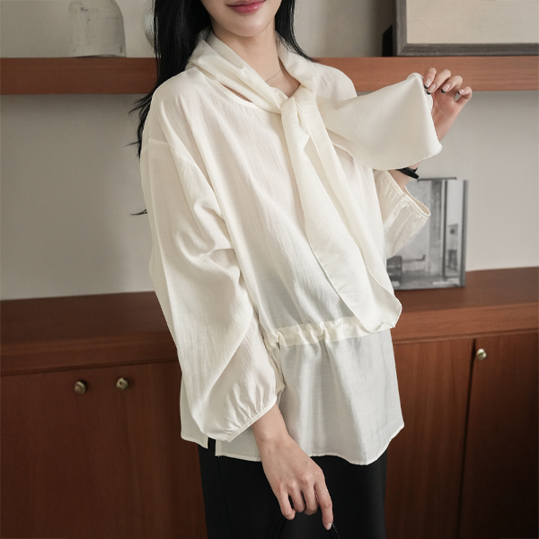 Maternity*Cape with adjustable straps and loose blouse