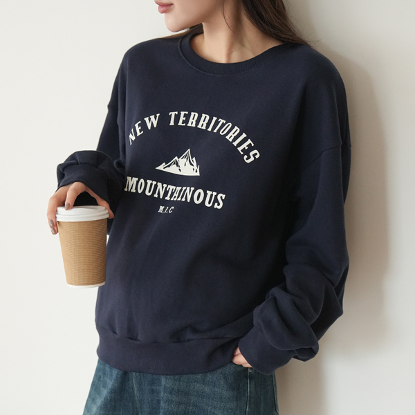 Maternity*Mountain back team label sweatshirt
