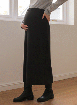 Maternity*Fit and high-waisted maternity skirt