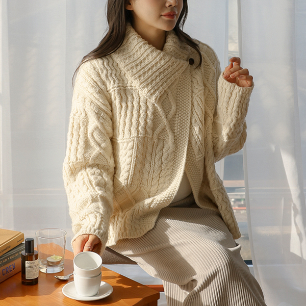 Maternity*Two-way twist collar knit