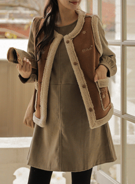 Maternity*Flower-embroidered wool mustang vest