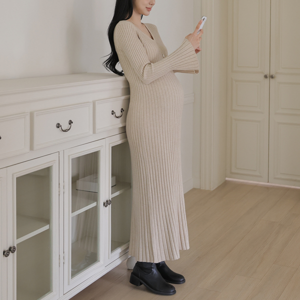 Maternity*Elegant ribbed knit maternity dress