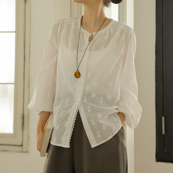 Maternity*Flower Embroidery Punching Blouse