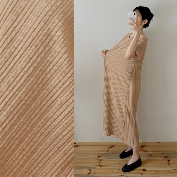 Maternity*Short-sleeve pleated maternity dress