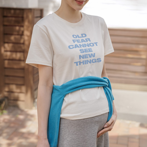 Maternity*Old Color Lettering Semi-Crop T-shirt