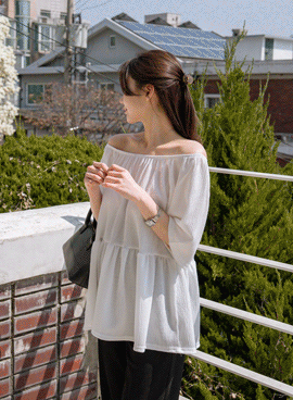 Maternity*Wrinkle-free shirring blouse
