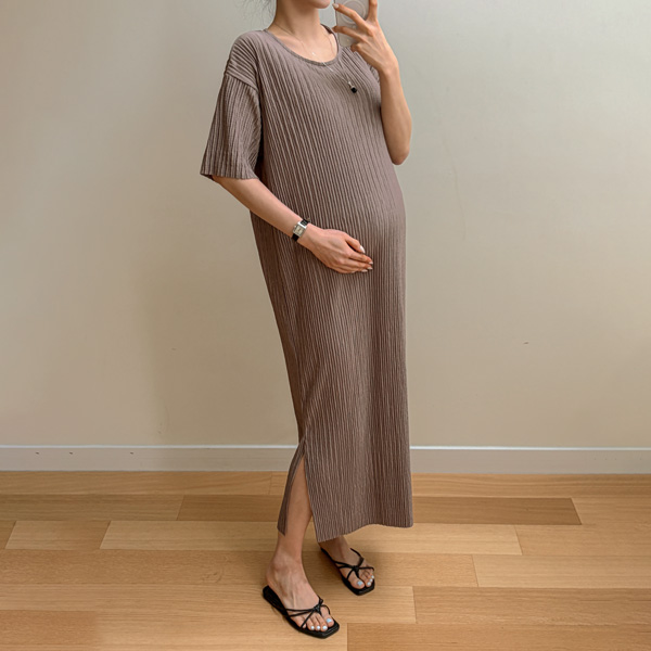 Maternity*Lua Pleated Slit Maternity Dress