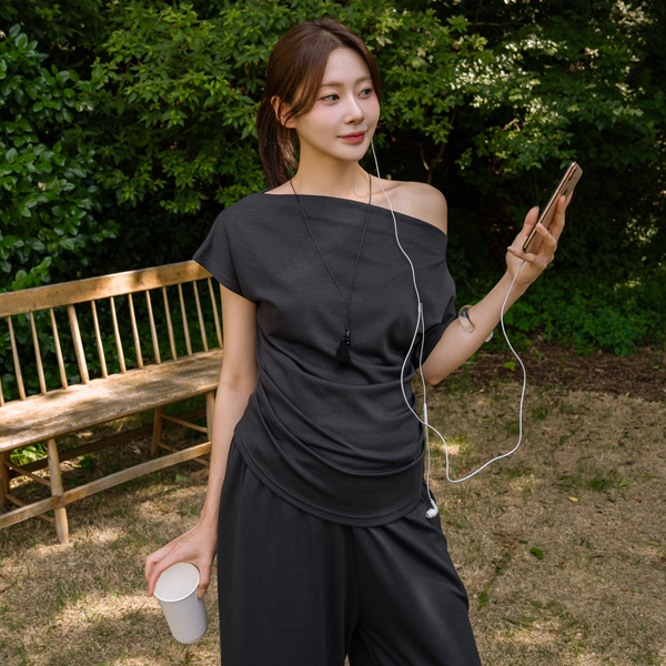 Maternity*Epoch Shirred One-Shoulder T-shirt