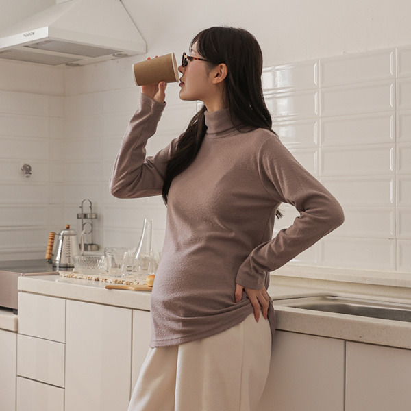 <b>[Limited Quantity SALE]</b> Maternity*Milk Turtleneck Fleece-lined Maternity T-shirt