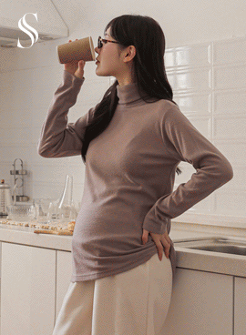 <b>[Limited Quantity SALE]</b> Maternity*Milk Turtleneck Fleece-lined Maternity T-shirt